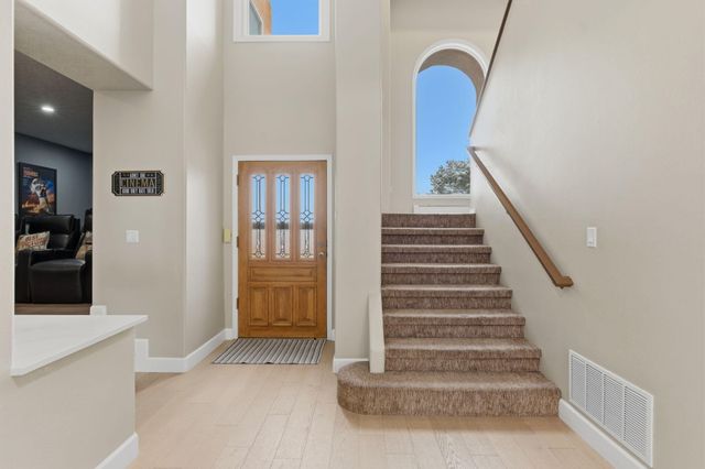 18 Tierra Monte Street NE, Albuquerque, NM 87122