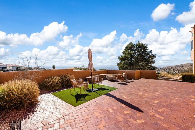 18 Tierra Monte Street NE, Albuquerque, NM 87122