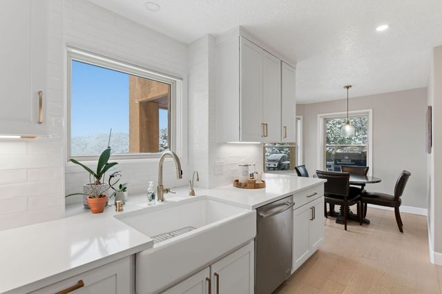 18 Tierra Monte Street NE, Albuquerque, NM 87122