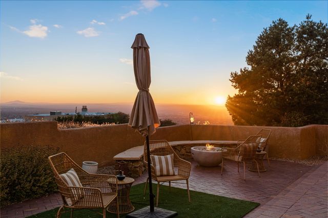 18 Tierra Monte Street NE, Albuquerque, NM 87122