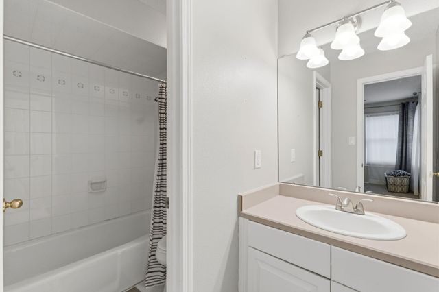 18 Tierra Monte Street NE, Albuquerque, NM 87122