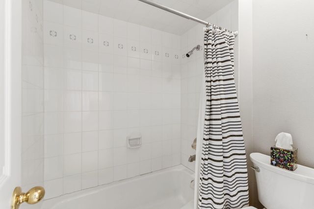 18 Tierra Monte Street NE, Albuquerque, NM 87122