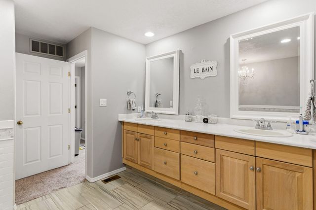 18 Tierra Monte Street NE, Albuquerque, NM 87122