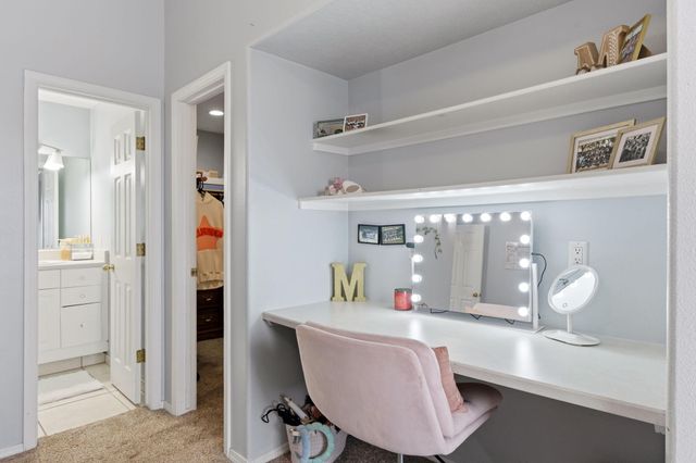 18 Tierra Monte Street NE, Albuquerque, NM 87122