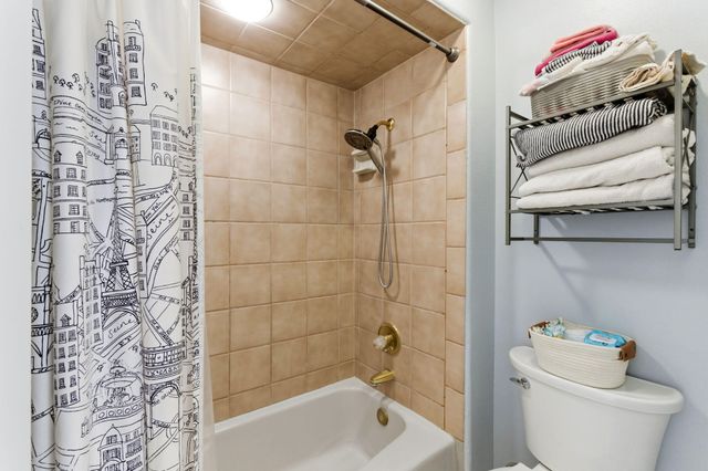 18 Tierra Monte Street NE, Albuquerque, NM 87122