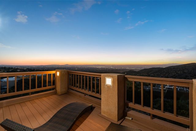 18 Tierra Monte Street NE, Albuquerque, NM 87122