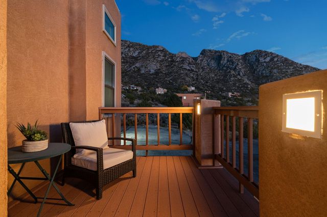 18 Tierra Monte Street NE, Albuquerque, NM 87122