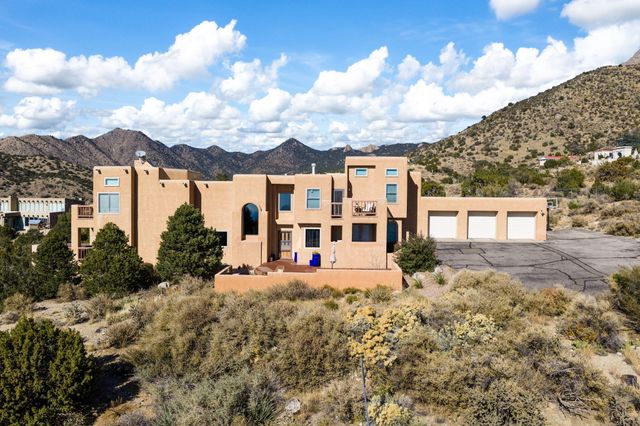 18 Tierra Monte Street NE, Albuquerque, NM 87122