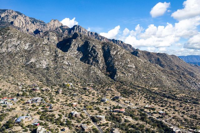 18 Tierra Monte Street NE, Albuquerque, NM 87122