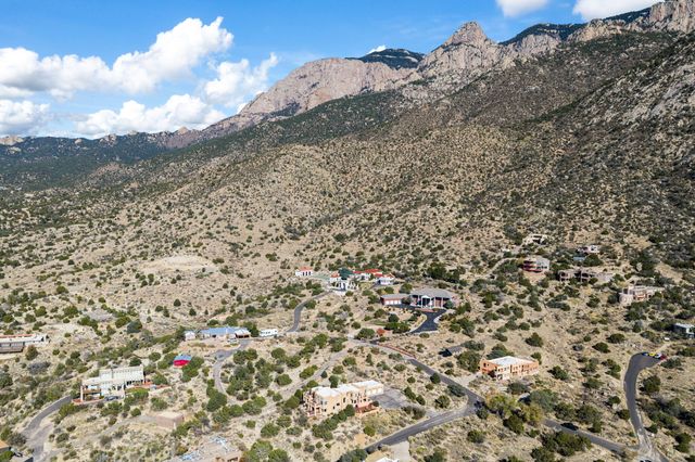 18 Tierra Monte Street NE, Albuquerque, NM 87122