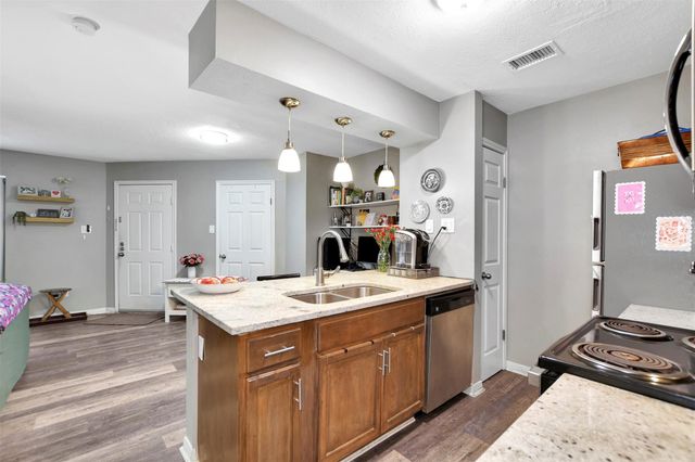 2401 Sycamore Avenue D4, Huntsville, TX 77340