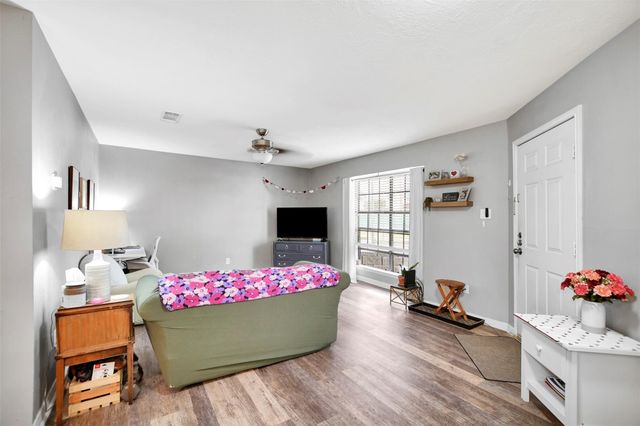 2401 Sycamore Avenue D4, Huntsville, TX 77340