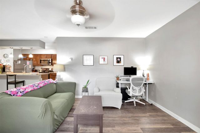 2401 Sycamore Avenue D4, Huntsville, TX 77340