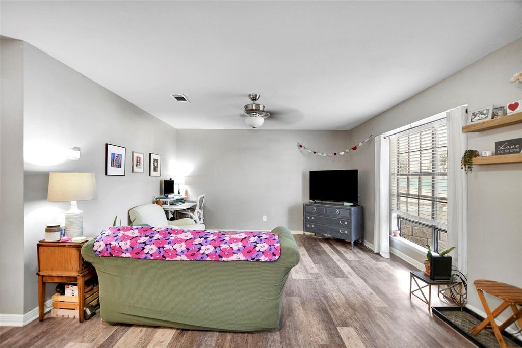 2401 Sycamore Avenue D4, Huntsville, TX 77340