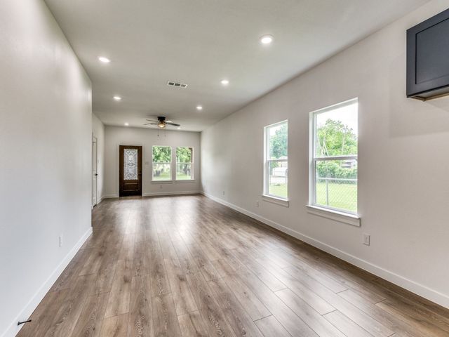 747 N Wilhite Street, Cleburne, TX 76031