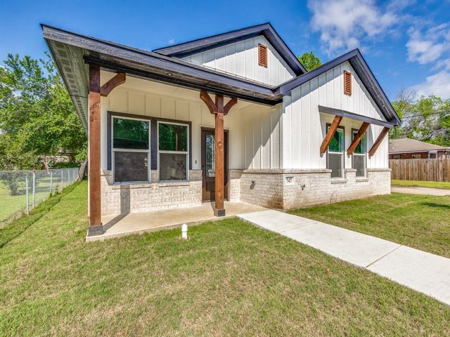 747 N Wilhite Street, Cleburne, TX 76031