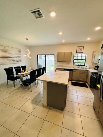 711 SW 11th St, Florida City, FL 33034