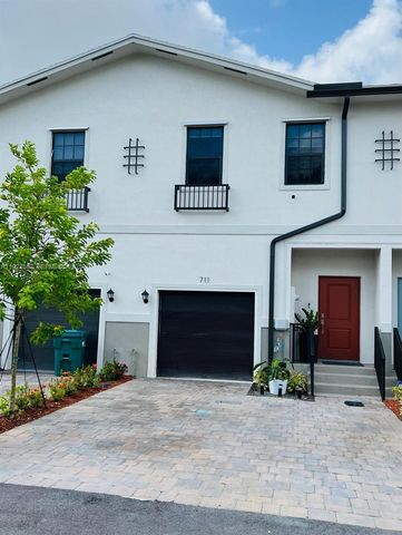 711 SW 11th St, Florida City, FL 33034