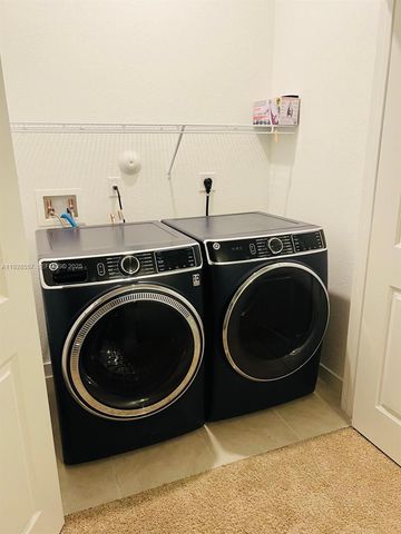 711 SW 11th St, Florida City, FL 33034