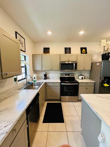 711 SW 11th St, Florida City, FL 33034