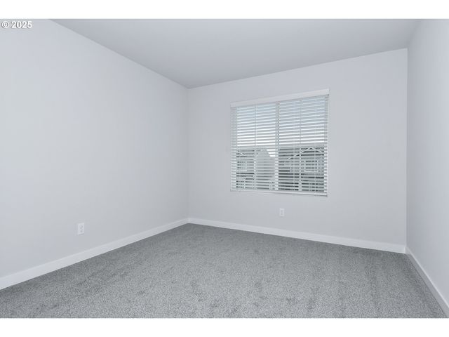 1393 OWL Ave, Woodburn, OR 97071