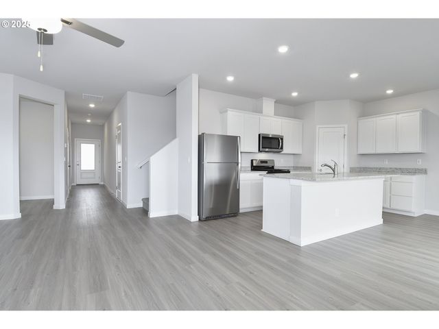 1393 OWL Ave, Woodburn, OR 97071