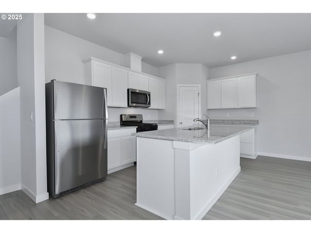 1393 OWL Ave, Woodburn, OR 97071