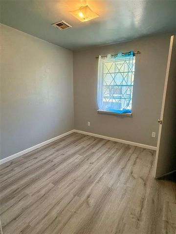 800 N Markwell Avenue, Moore, OK 73160
