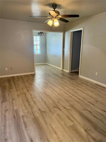 800 N Markwell Avenue, Moore, OK 73160