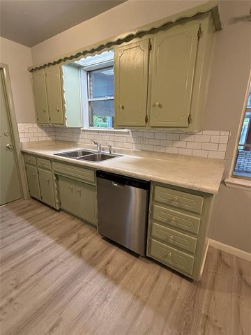 800 N Markwell Avenue, Moore, OK 73160