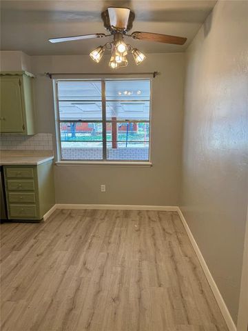 800 N Markwell Avenue, Moore, OK 73160
