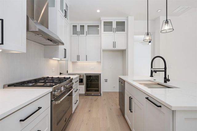 4010 Valley View RD 1B, Austin, TX 78704