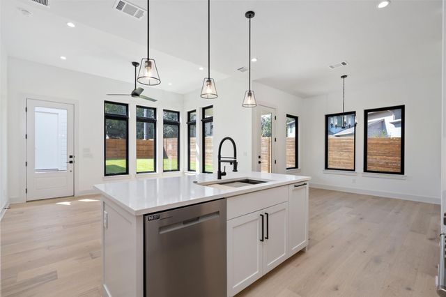 4010 Valley View RD 1B, Austin, TX 78704