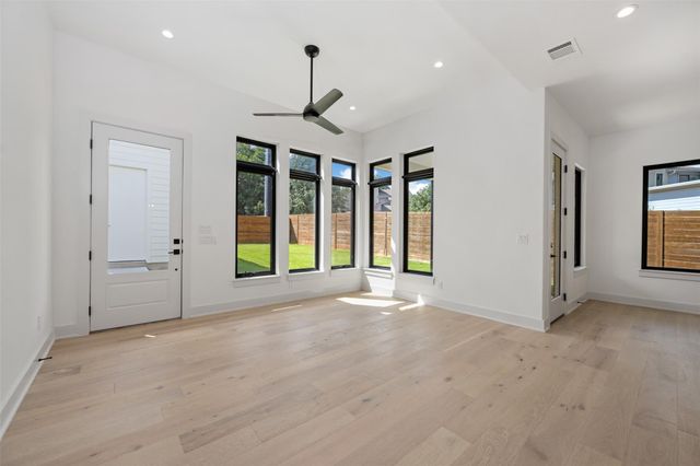 4010 Valley View RD 1B, Austin, TX 78704