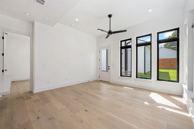 4010 Valley View RD 1B, Austin, TX 78704