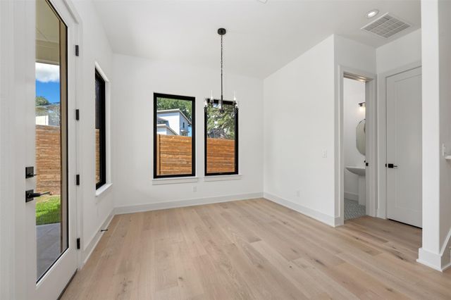 4010 Valley View RD 1B, Austin, TX 78704