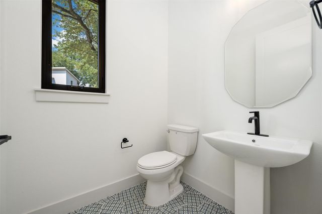 4010 Valley View RD 1B, Austin, TX 78704