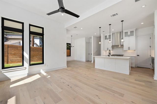 4010 Valley View RD 1B, Austin, TX 78704