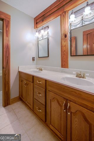 838 Buford Carey Road, Hull, GA 30646