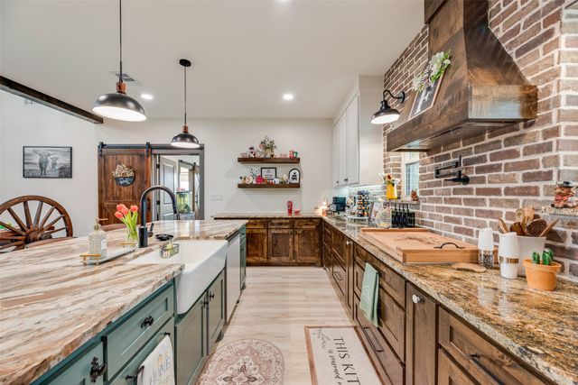 9924 NW County Road 2221, Barry, TX 75102