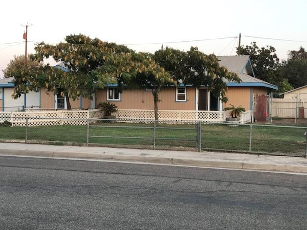 Image 1 of property listing at 201 Monterey Avenue, Chowchilla, CA 93610