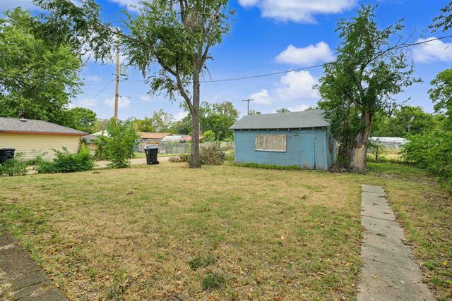 614 Charles St, Salina, KS 67401