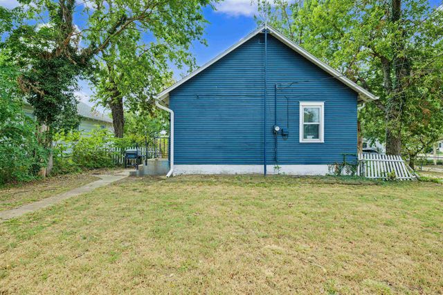 614 Charles St, Salina, KS 67401