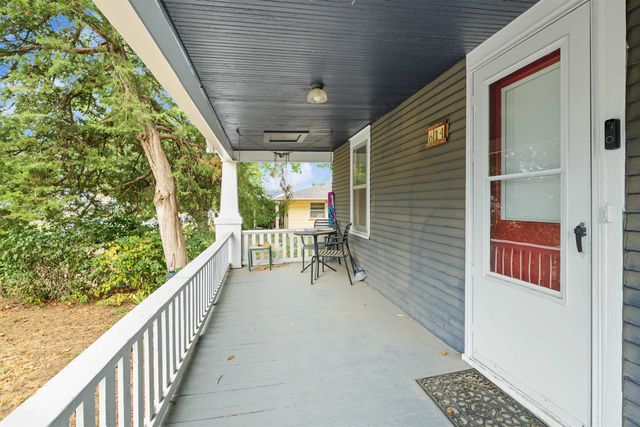 614 Charles St, Salina, KS 67401