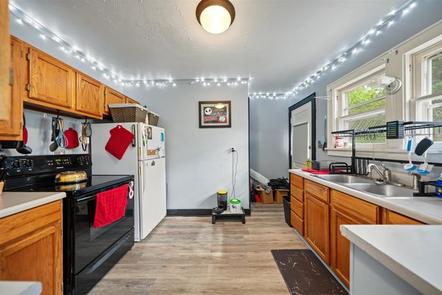 614 Charles St, Salina, KS 67401