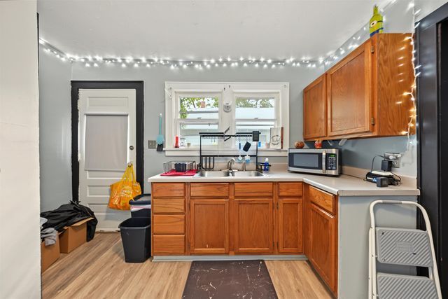 614 Charles St, Salina, KS 67401