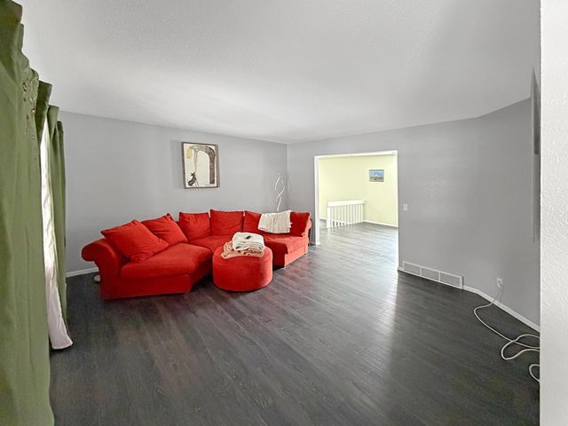 2208 5th Avenue SE, Willmar, MN 56201