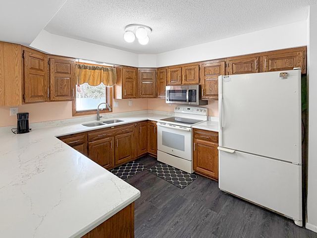 2208 5th Avenue SE, Willmar, MN 56201