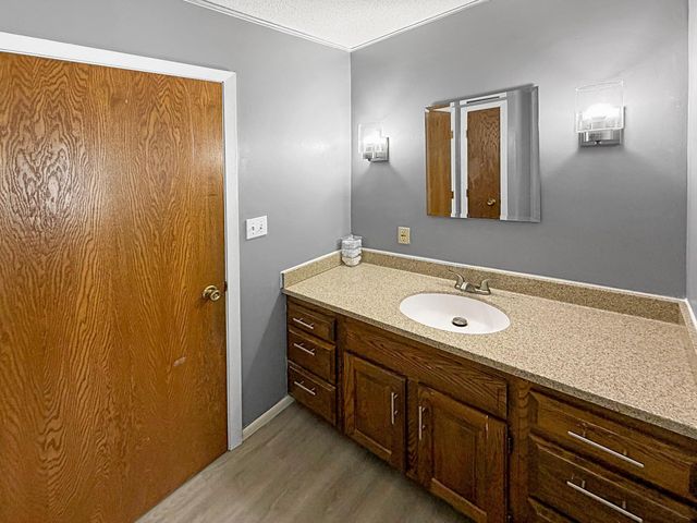 2208 5th Avenue SE, Willmar, MN 56201