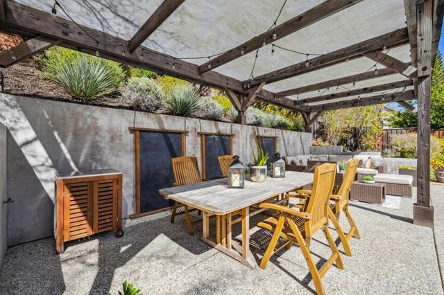 21685 Regnart Road, Cupertino, CA 95014